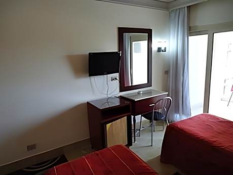 Standard Triple Room with City View