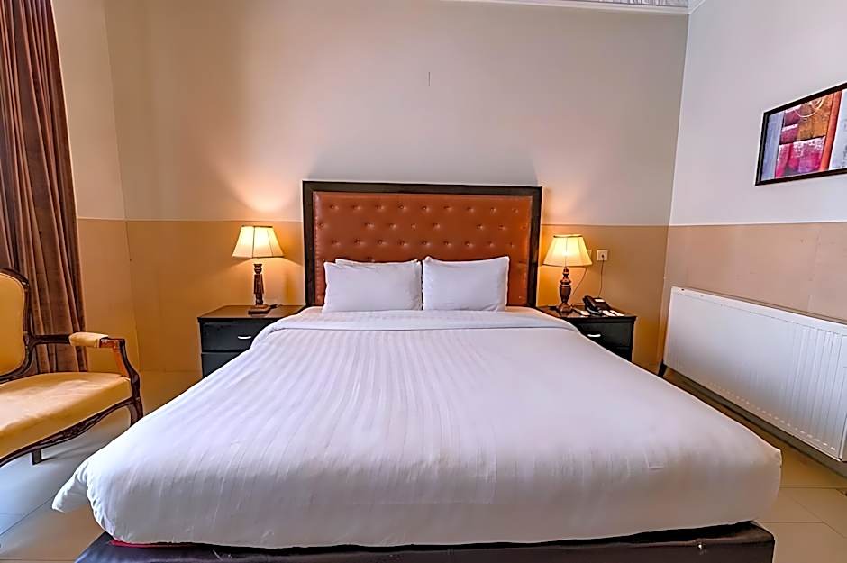 Hotel One Mall Road Murree