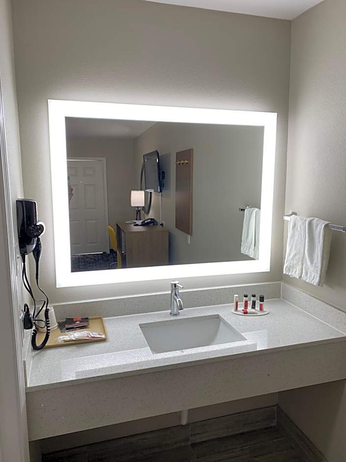 Days Inn by Wyndham Lake Charles