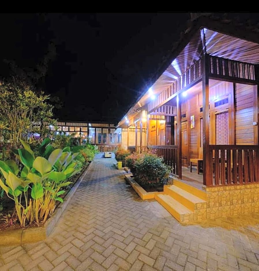 Rumah Mertua Pulau Merah