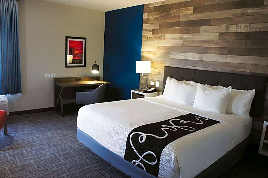La Quinta Inn & Suites by Wyndham Pittsburg