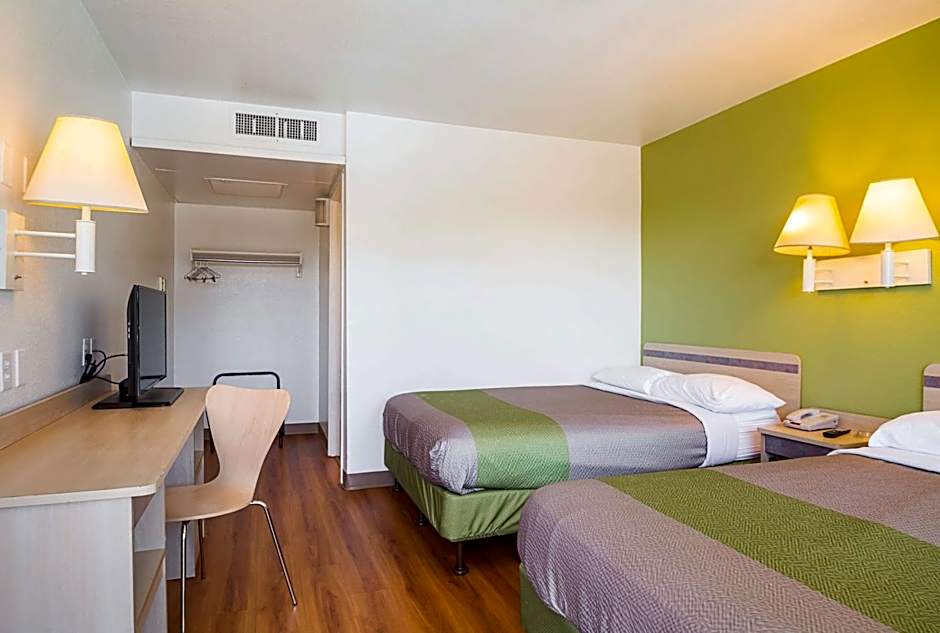 Motel 6-Pueblo, CO - I-25