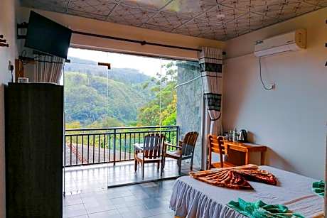 King Room with Mountain View and Balcony