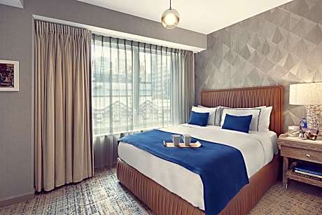 Petite Queen Room