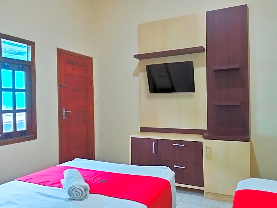 RedDoorz near Alun Alun Slawi