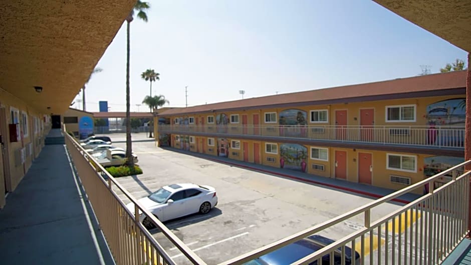 Los Angeles Inn & Suites LAX