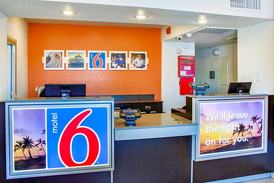 Motel 6-Bakersfield, CA - South