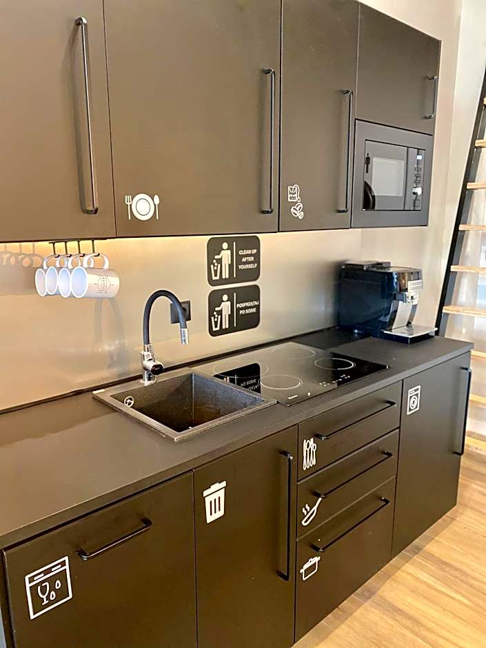 Thruster - Rooms, Kitchen, Chill-Out Zone-Netflix, Lobby-Netflix