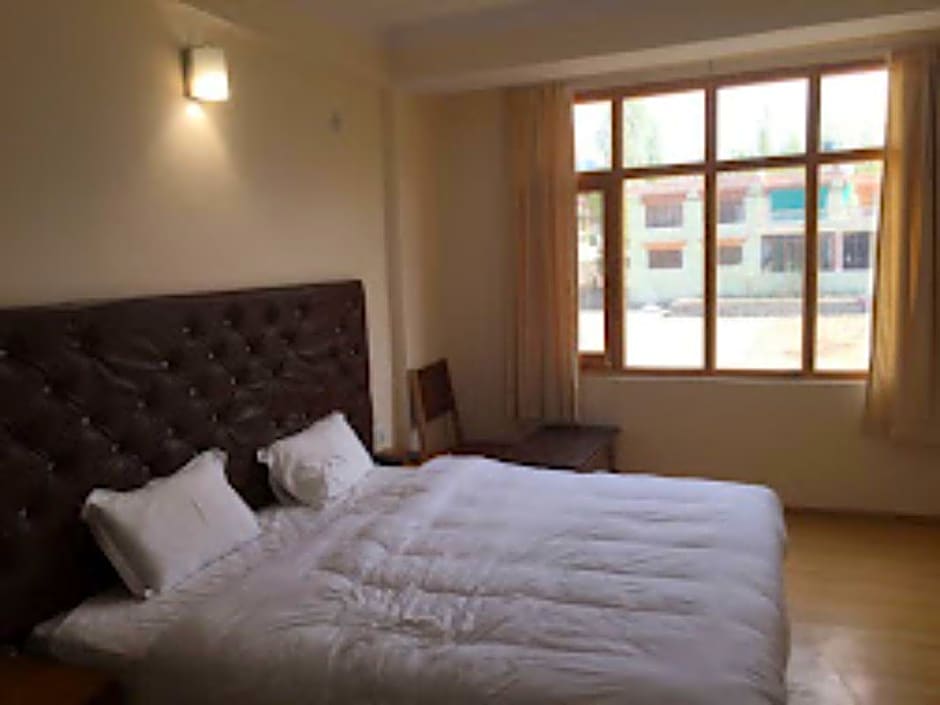 Hotel Lonchay Residency