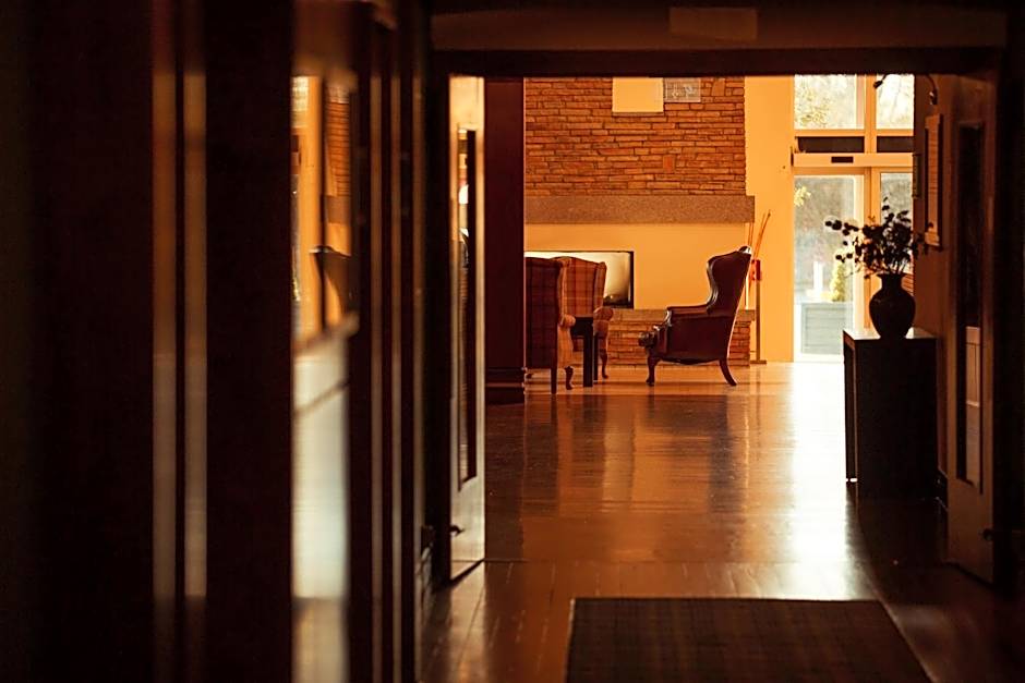 Horse & Jockey Hotel