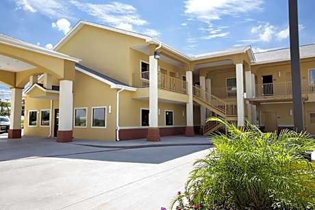 Days Inn & Suites by Wyndham Gonzales TX