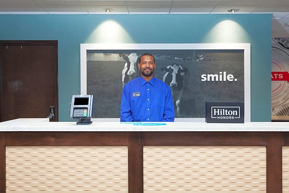 Hampton Inn & Suites - DeLand