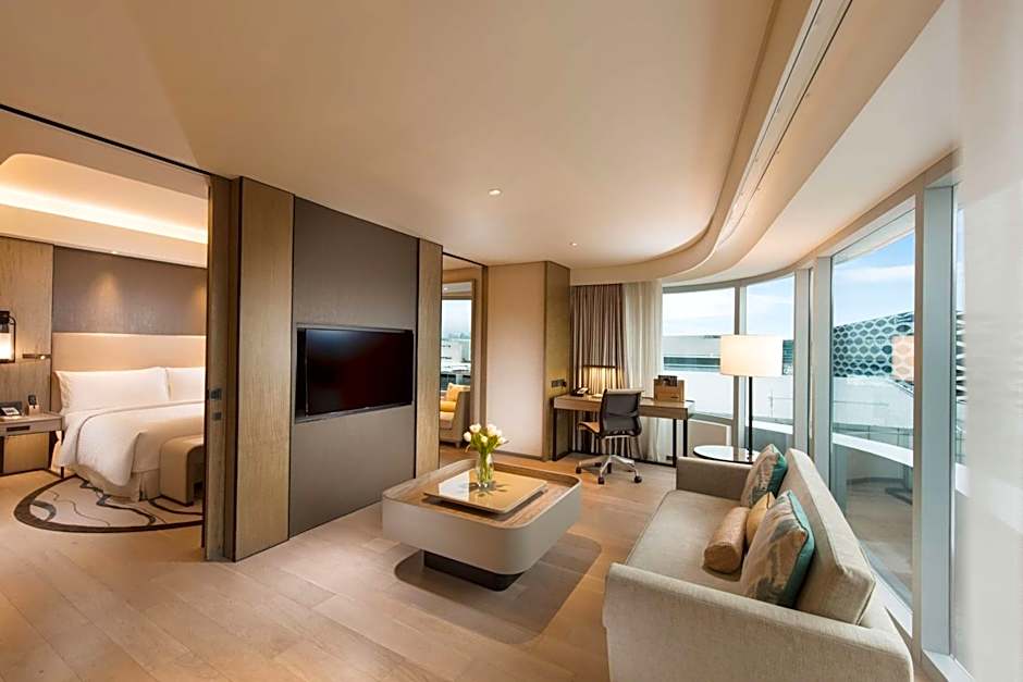 1 Bedroom 1 King Bed Suite — 4 fotoğraftan 1. fotoğraf