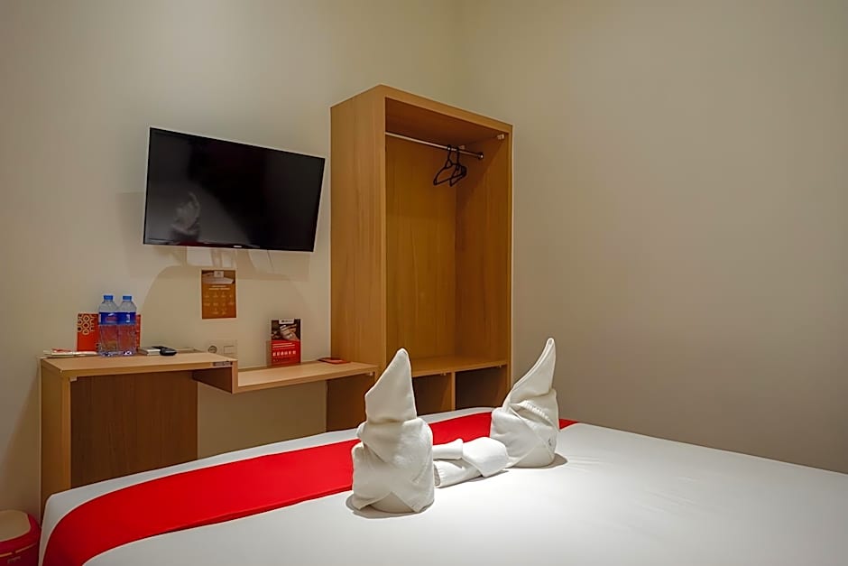 RedDoorz Plus @ Losari Makassar