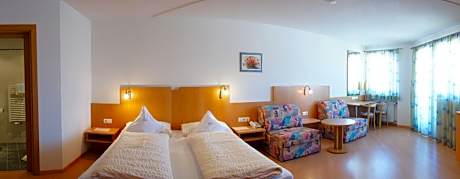 Classic Quadruple Room