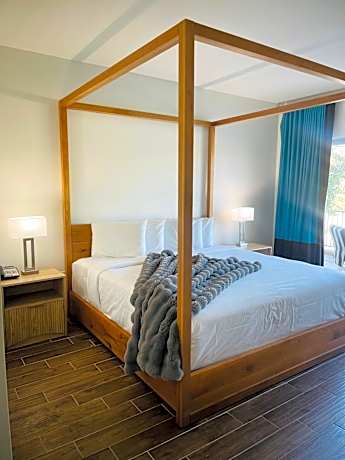 Deluxe Lake View Room