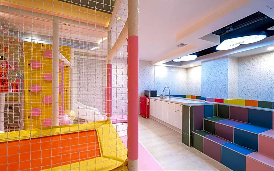 Jangyu Almond Kids Hotel
