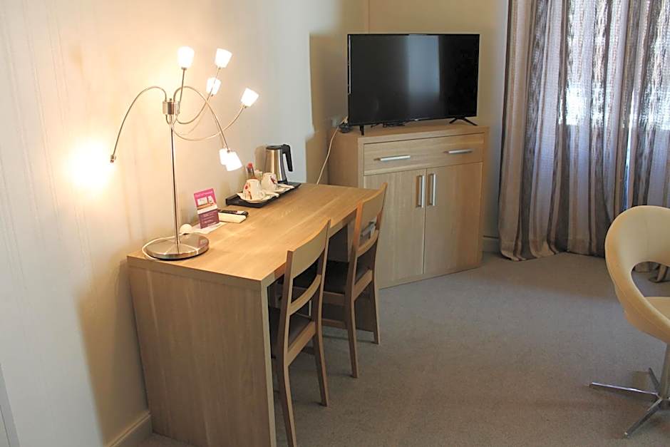 Logis Hotels- Auberge de la Tour - Hôtel et restaurant