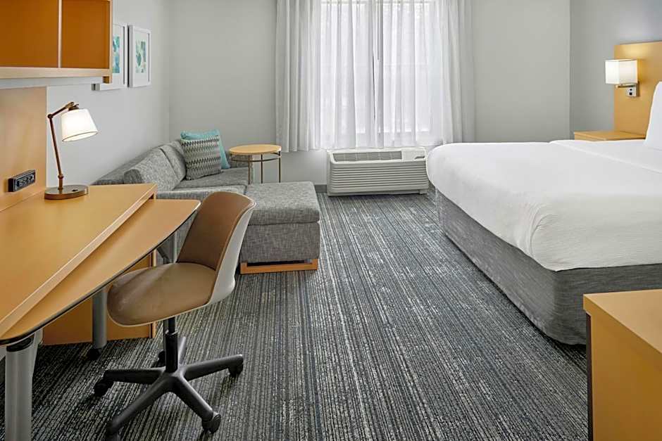 TownePlace Suites by Marriott Lawrence Downtown