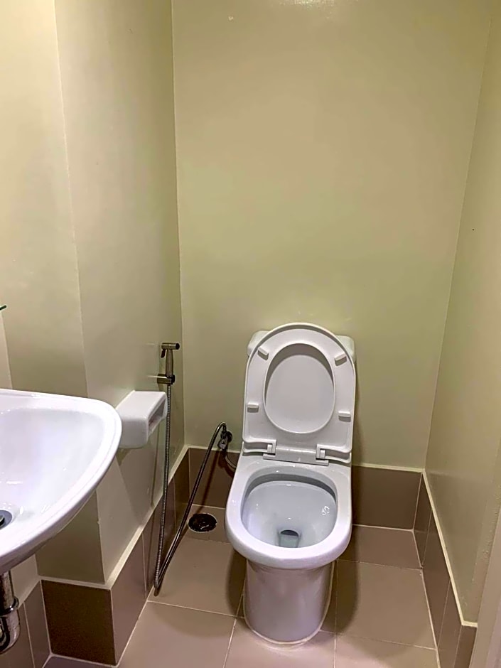 Brenthill Condo (Ceramic Unit)