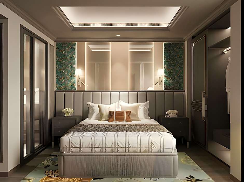 Peridot Gallery Classic Hotel