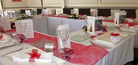 The Originals Access, Hostellerie des Pins, Montélimar (Inter-Hotel)