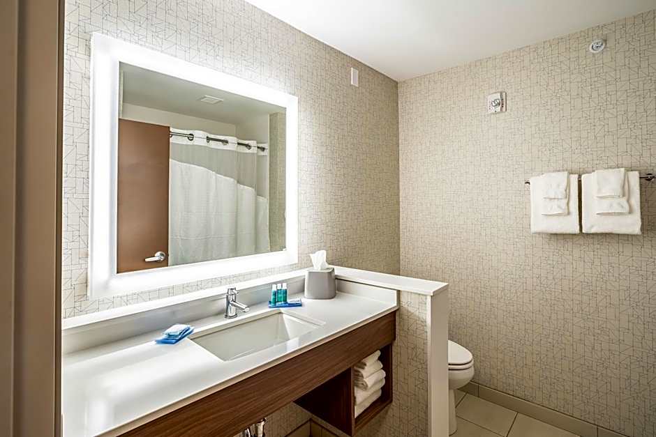 Holiday Inn Express & Suites Platteville By IHG