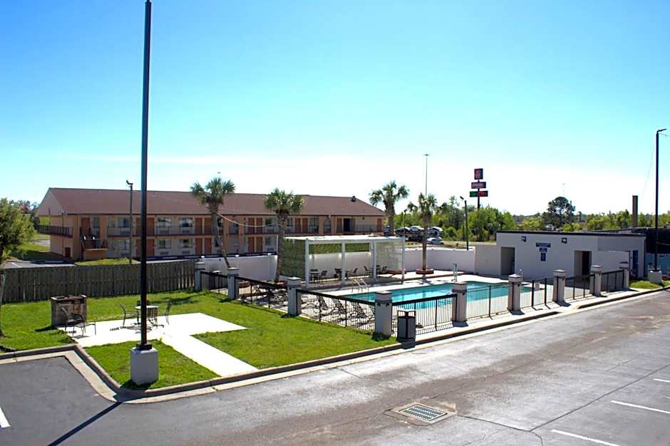 Days Inn by Wyndham Marianna
