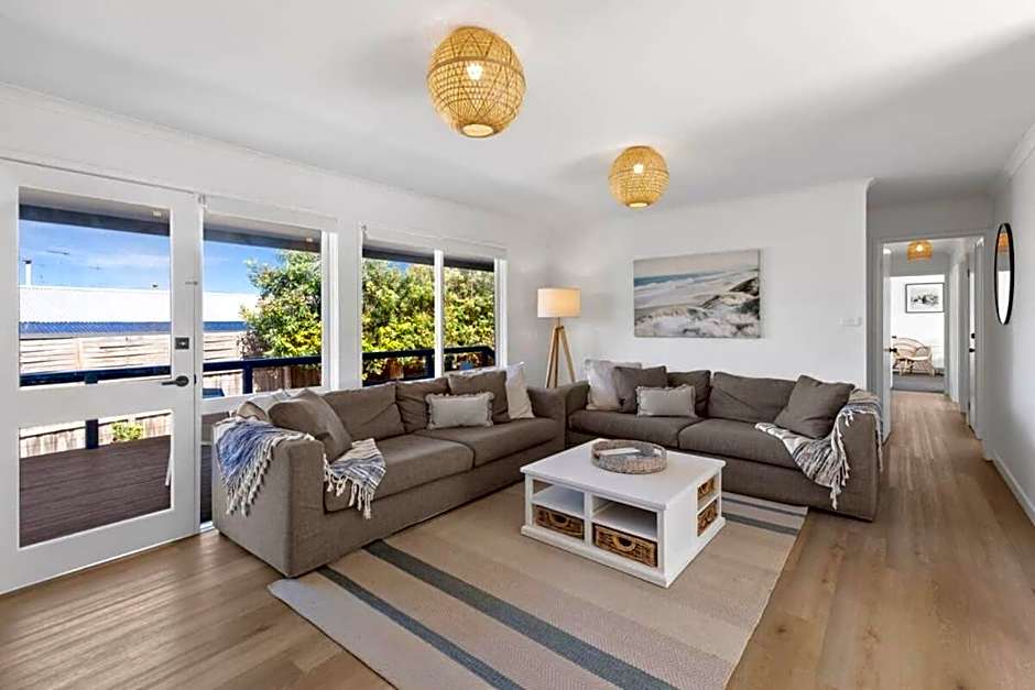 Blue Seas Beach House, 400 metres to the beach