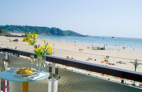 Deluxe Double or Twin Room, Ocean View (1 King Bed)