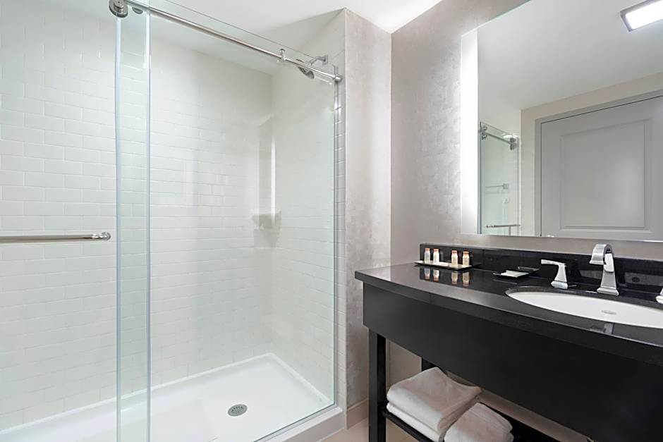 Renaissance by Marriott Boston Patriot Place Hotel