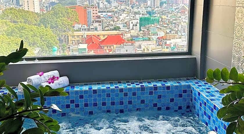 Happy Life Green Hotel