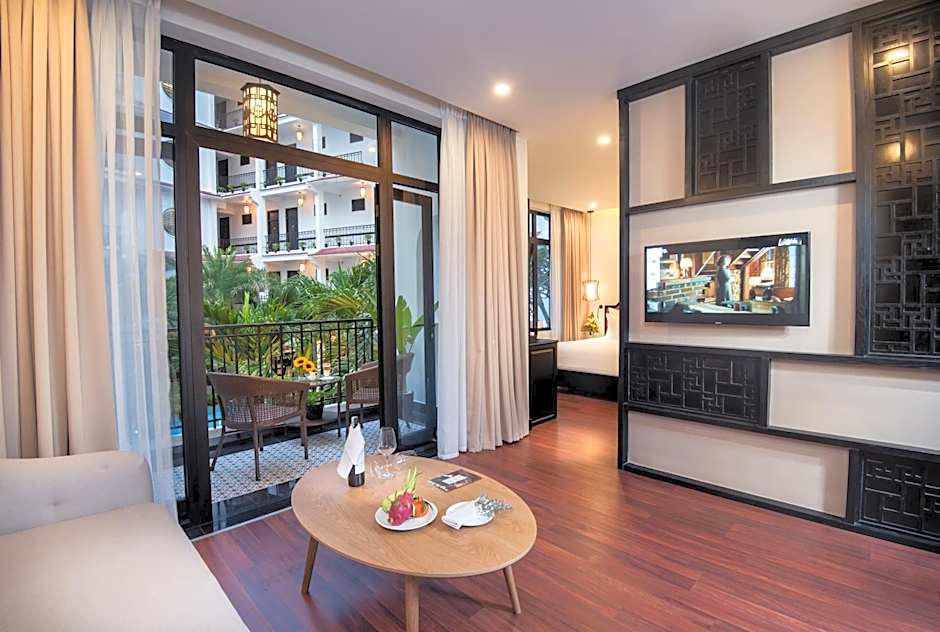 Photo 1 of 8 of Suite, Balcony