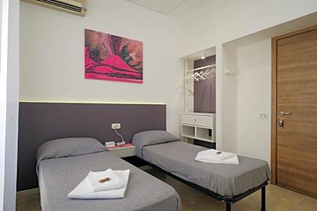 Twin Room with Private External Bathroom