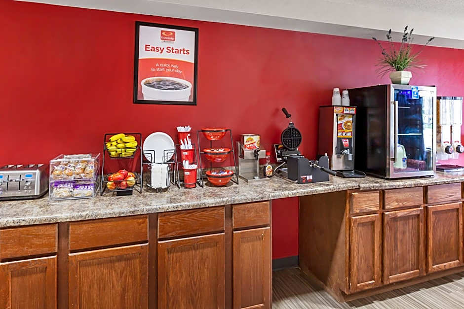 Econo Lodge Inn & Suites