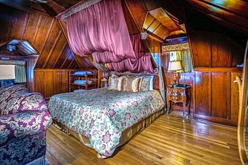 Photo 1 of 2 of King Room with Two Single Beds