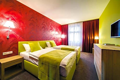 Double or Twin Room with Bathroom