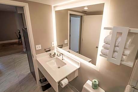 Queen Suite with Two Queen Beds - Non Smoking