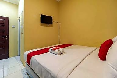 RedDoorz Syariah near Jam Gadang Bukit tinggi 2
