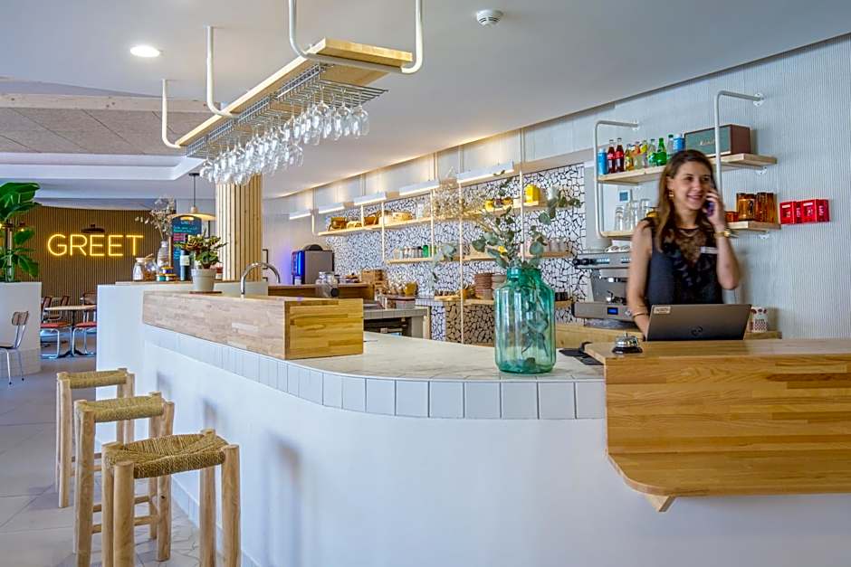 greet hotel Salon de Provence