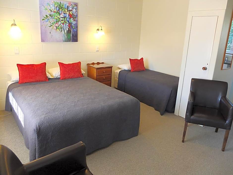 Colonial Court Motel