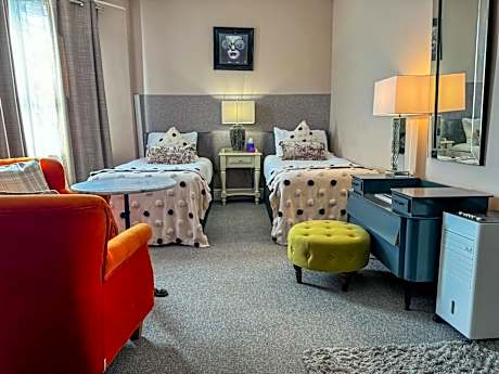 Deluxe Twin Room with Sofa Bed