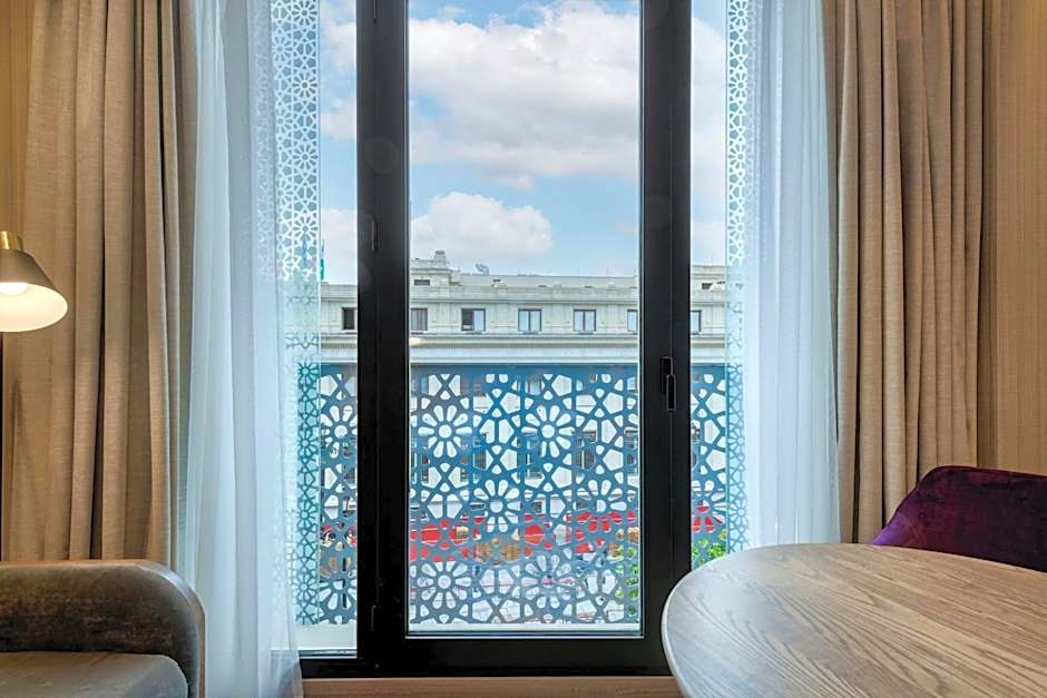 Querencia de Sevilla, Autograph Collection