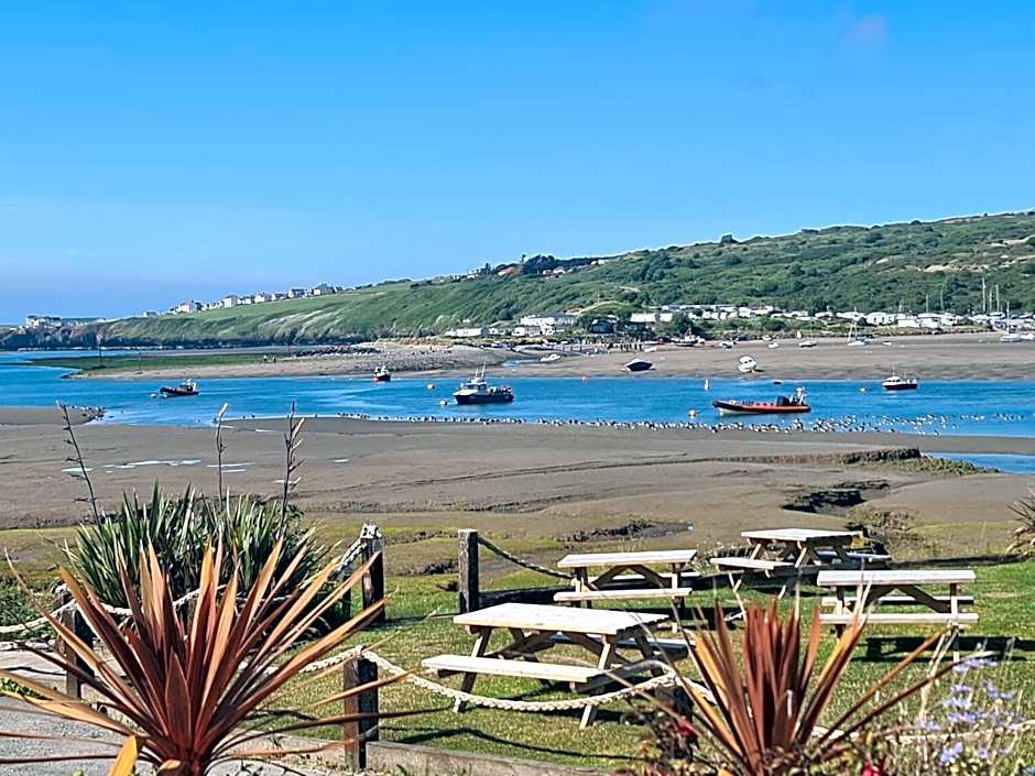 The Teifi Waterside Hotel