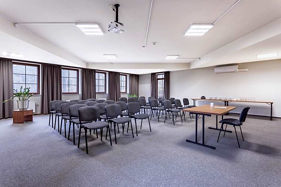 Hotel Modrzewiowy Dwór