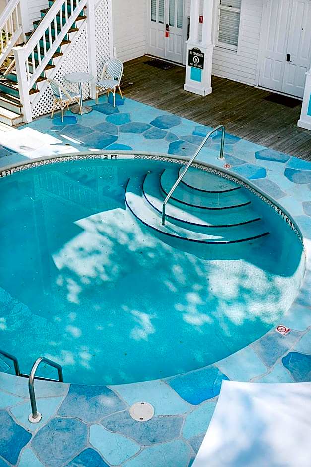 King Suite at Curry Mansion with Heated Pool!