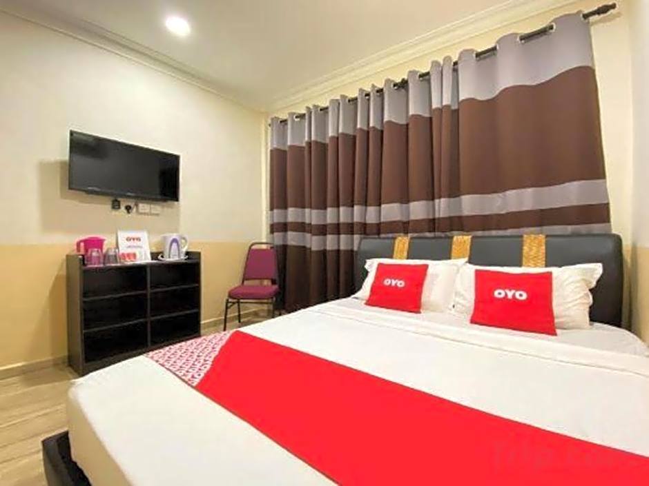 OYO 90324 Muar Station Hotel