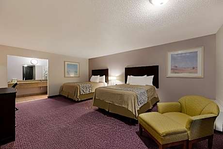 Queen Room with Two Queen Beds - Smoking