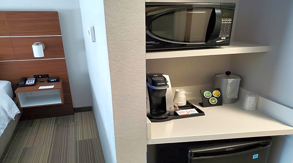 Holiday Inn Express & Suites Moore By IHG