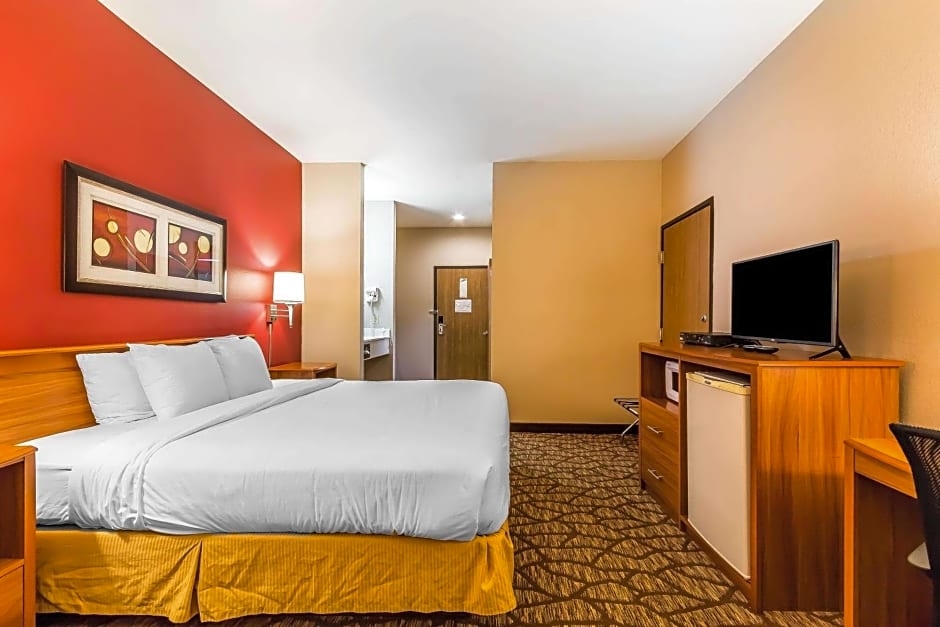 Quality Inn & Suites Chesterfield Village